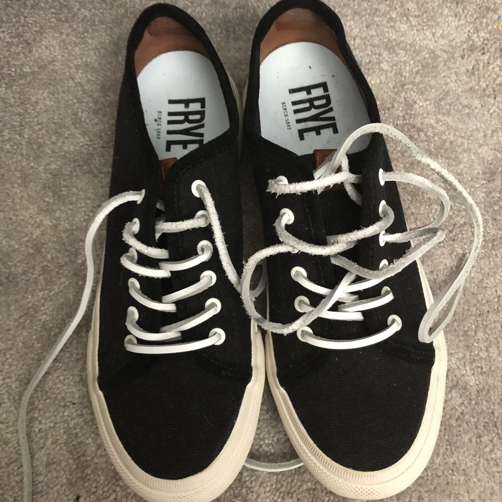 Women’s 7 Frye Gia lace up shoes